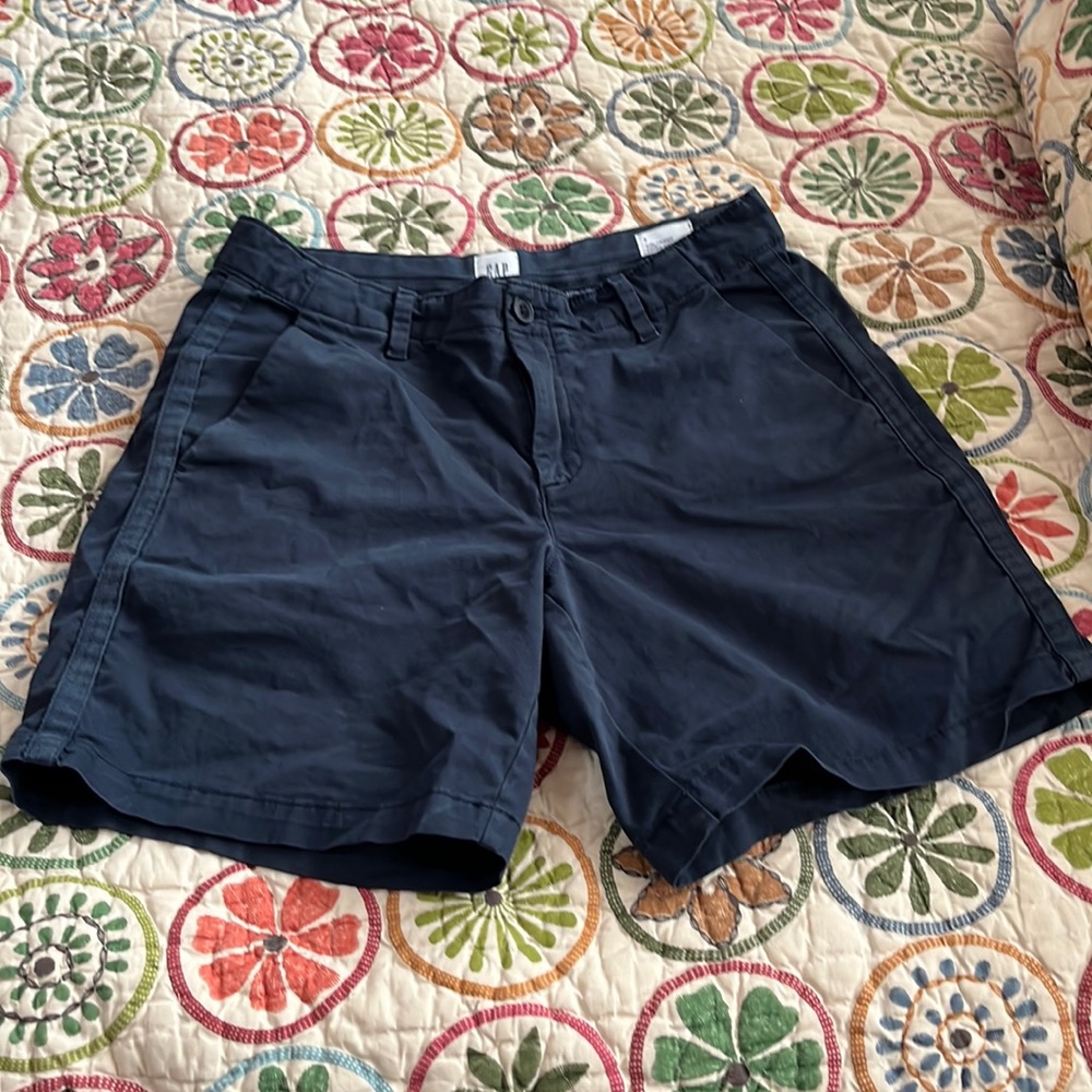 🩳GAP Girlfriend chino shorts size 2.